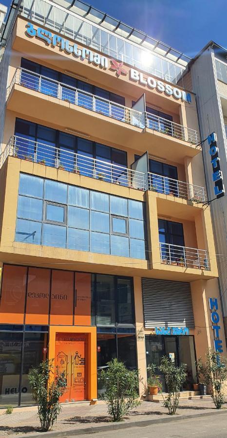 Blossom Hotel Batumi Bagian luar foto
