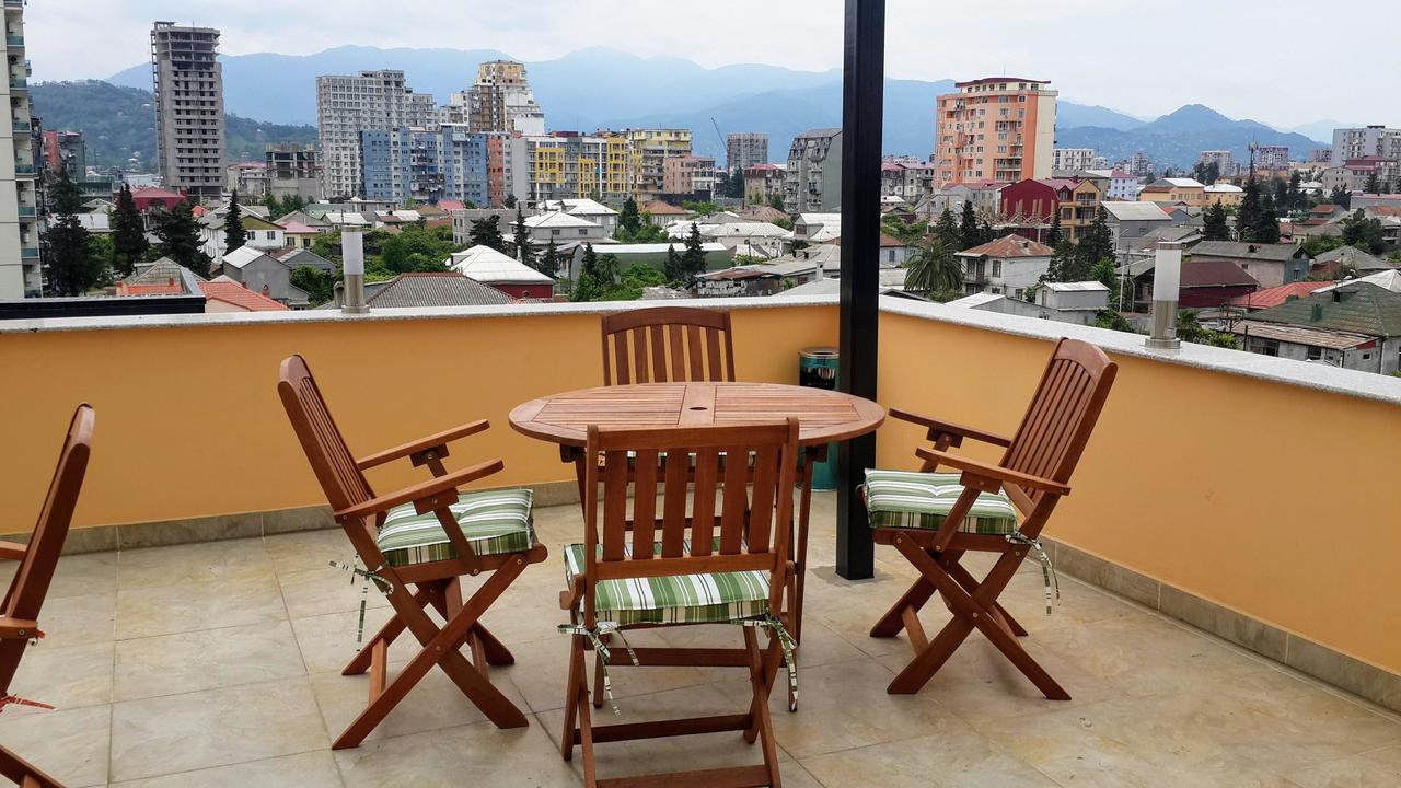 Blossom Hotel Batumi Bagian luar foto