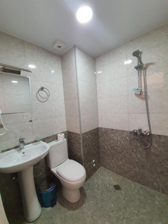 Blossom Hotel Batumi Bagian luar foto
