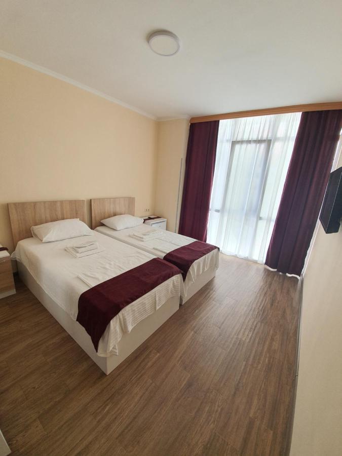 Blossom Hotel Batumi Bagian luar foto