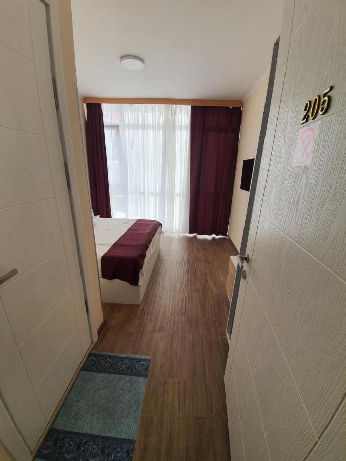 Blossom Hotel Batumi Bagian luar foto