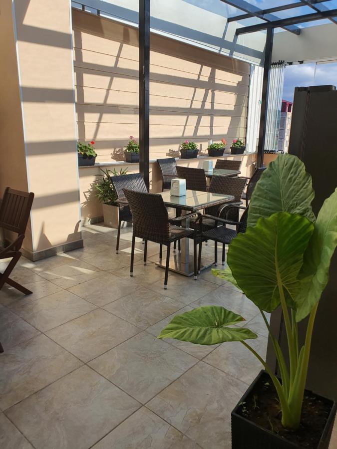 Blossom Hotel Batumi Bagian luar foto
